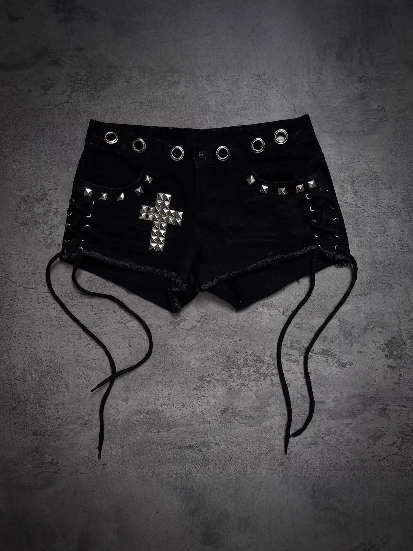 Summer Women's Street Goth Cross-Detail Studded Design Ins Trendy Niche Millennial Shorts
Summer Women's Street Goth Cross-Detail Studded Design Ins Trendy Niche Millennial Shorts