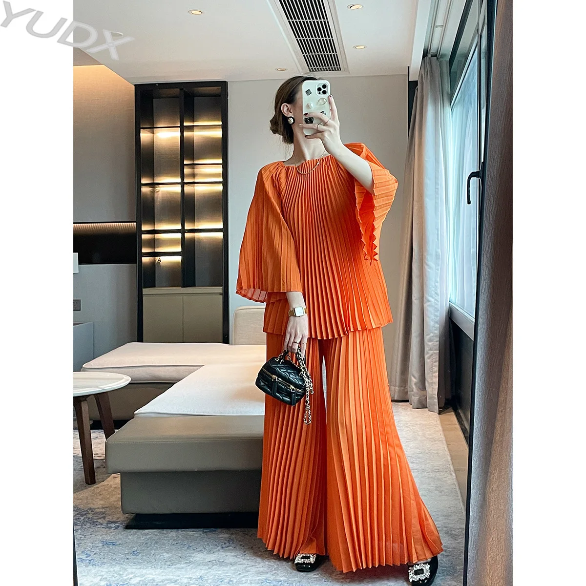 Miyake 2 Pieces Sets Elegant Pleated Set for Women Loose Flare Sleeves Fold Blouse with Wide Leg Pants Female High End Suits
Miyake 2 Pieces Sets Elegant Pleated Set for Women Loose Flare Sleeves Fold Blouse with Wide Leg Pants Female High End Suits