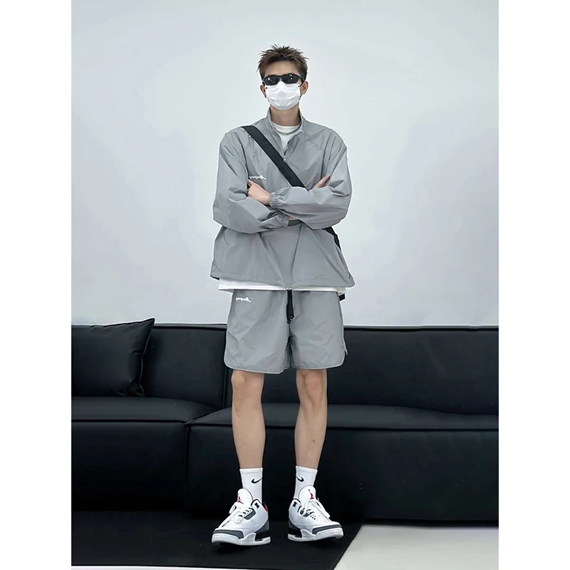 Мужской спортивный костюм из ледяного шелка: летний повседневный комплект с защитой от солнца, толстовка и шорты, полный набор из полиэфирного волокна
Мужской спортивный костюм из ледяного шелка: летний повседневный комплект с защитой от солнца, толстовка и шорты, полный набор из полиэфирного волокна