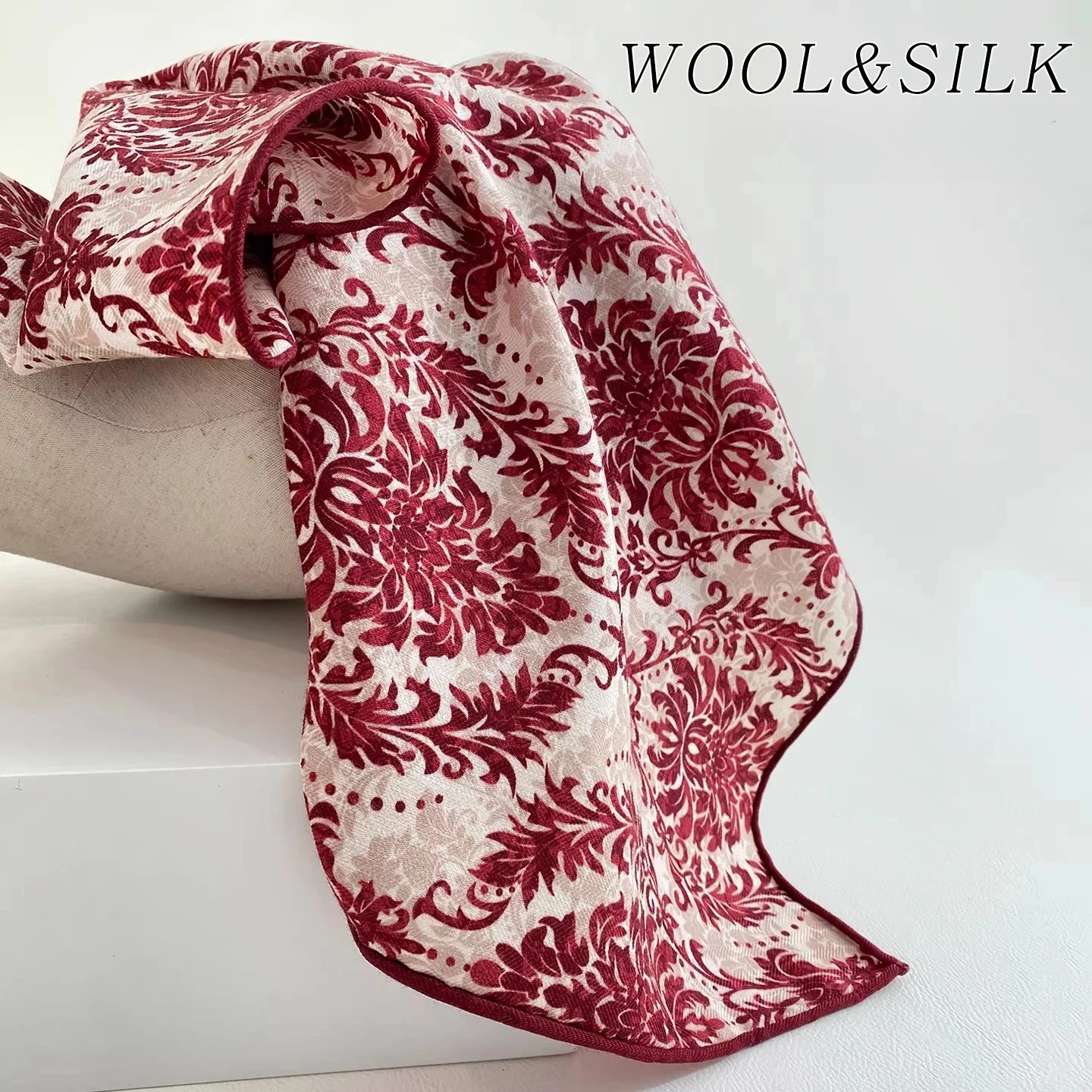 2026 Wool Silk Red Print Luxury Brand Woman Scarf Muffler Ladies Spring Fashion 70% Wool 30% Silk Luxury Designer Accessory
2026 Wool Silk Red Print Luxury Brand Woman Scarf Muffler Ladies Spring Fashion 70% Wool 30% Silk Luxury Designer Accessory