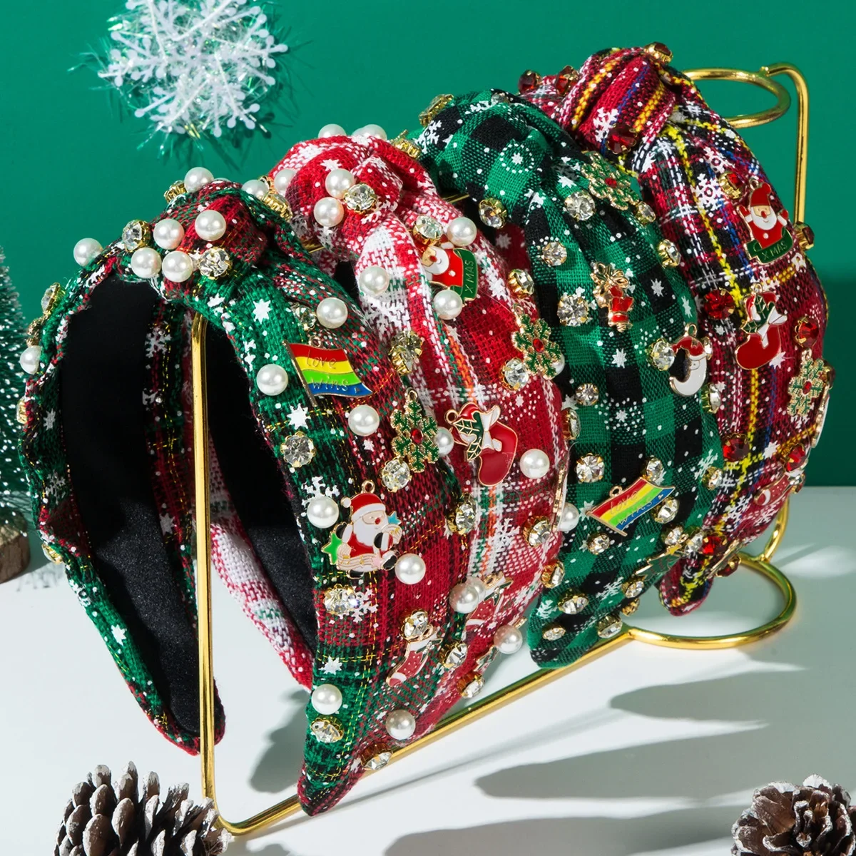 Hot-selling Fashionable Retro Plaid Fabric Knotted Headband Inlaid with Christmas Series Hair Accessories
Hot-selling Fashionable Retro Plaid Fabric Knotted Headband Inlaid with Christmas Series Hair Accessories