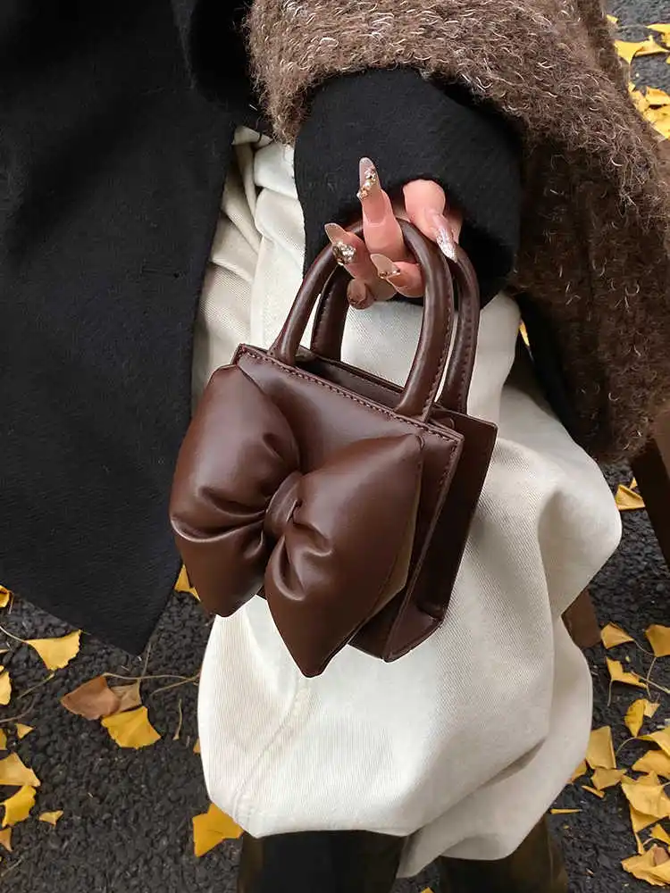 Women's Bow Decor Small Square Bag PU Leather New Solid Color Mini Handheld Bag Spring Autumn Retro One Shoulder Crossbody Bags
Women's Bow Decor Small Square Bag PU Leather New Solid Color Mini Handheld Bag Spring Autumn Retro One Shoulder Crossbody Bags