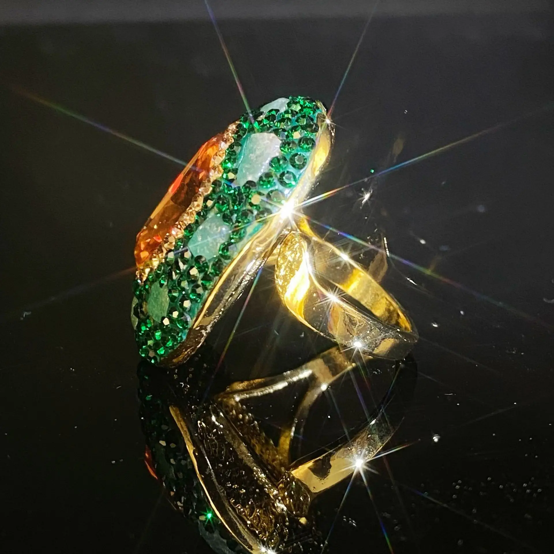 Women's Retro Green Sultan 30*25mm Stone Ring, Light-Sensitive Color-Changing Shiny & Elegant Design for Wedding Party Gifts
Women's Retro Green Sultan 30*25mm Stone Ring, Light-Sensitive Color-Changing Shiny & Elegant Design for Wedding Party Gifts