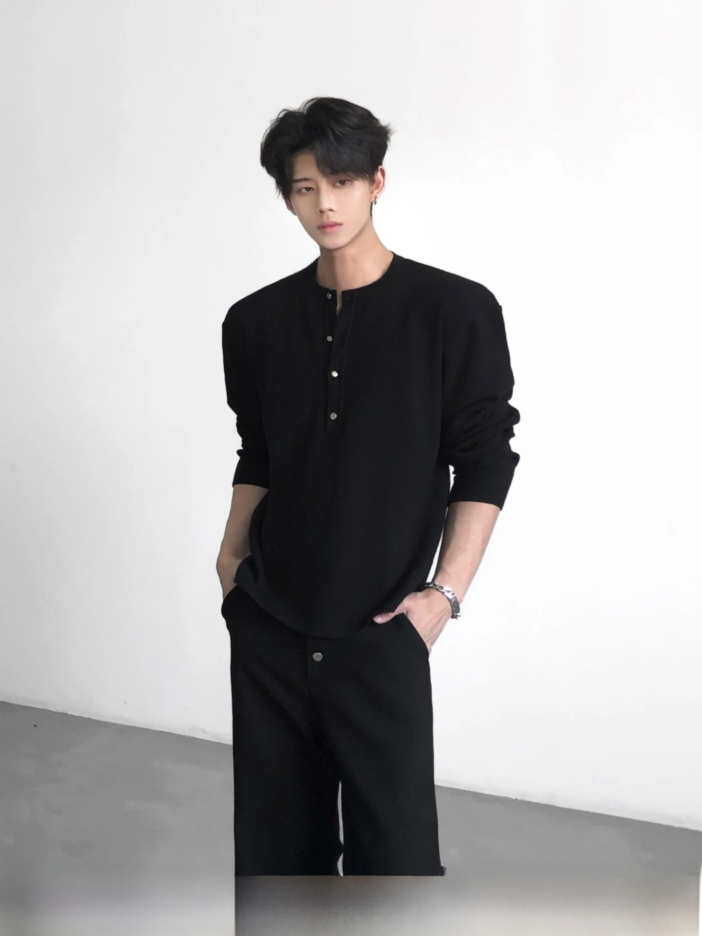 Ace High Intelligence Relaxing Henry Collar Wool T-Shirt Spring CleanFit Slim Pure Color Shoulder Level Top for Men
Ace High Intelligence Relaxing Henry Collar Wool T-Shirt Spring CleanFit Slim Pure Color Shoulder Level Top for Men