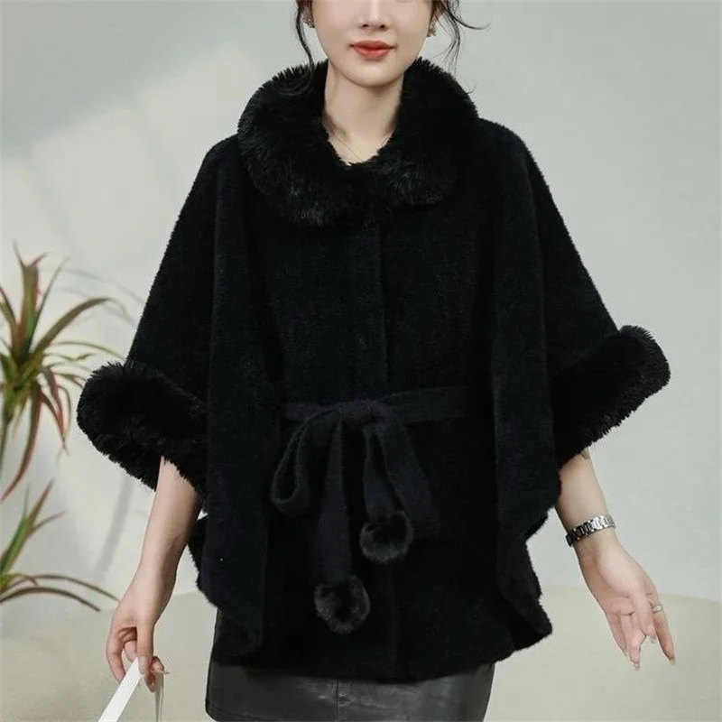 Пальто-накидка в стиле французской аристократки 2025 года, однотонное, с меховым воротником, новая осенне-зимняя коллекция, корейская версия, класса люкс
Пальто-накидка в стиле французской аристократки 2025 года, однотонное, с меховым воротником, новая осенне-зимняя коллекция, корейская версия, класса люкс
