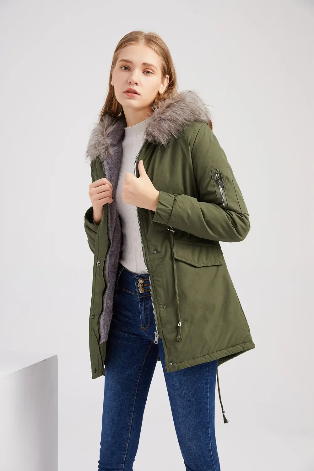 Winter Warm and Fleece Parka Cotton-padded Coat Women's Mid-length Hooded Coat with padded Jacket
Winter Warm and Fleece Parka Cotton-padded Coat Women's Mid-length Hooded Coat with padded Jacket