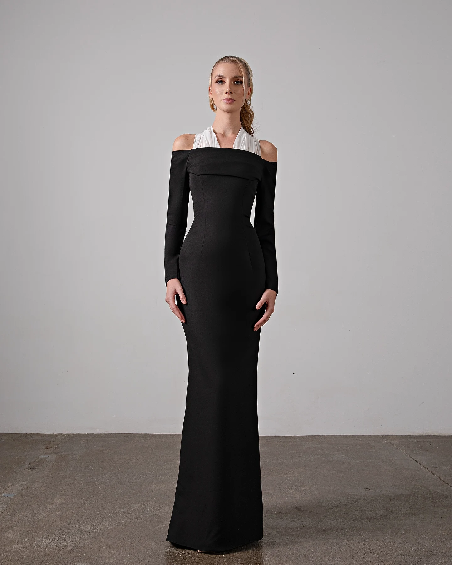 Customized Temperament Halter Off the Shoulder Contrast Color Evening Dresses Graceful Pleats Vestido De Festa Vestido
Customized Temperament Halter Off the Shoulder Contrast Color Evening Dresses Graceful Pleats Vestido De Festa Vestido