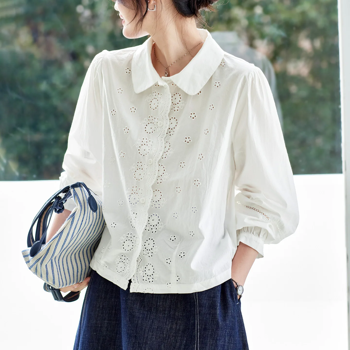New Chinese Sle Women's Long Sve Cotton irt Embroidered Hollow out Lace Trim Pure Cotton Blouse Spring Faion
New Chinese Sle Women's Long Sve Cotton irt Embroidered Hollow out Lace Trim Pure Cotton Blouse Spring Faion