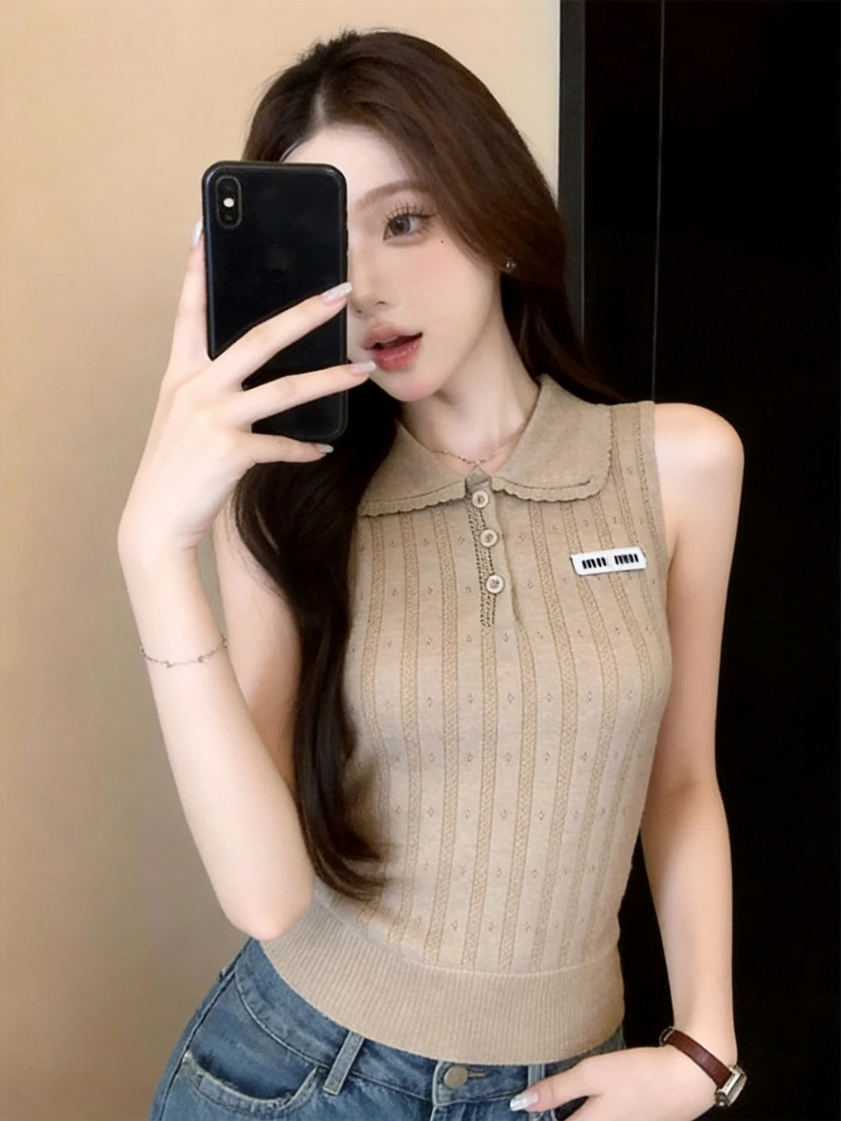 Slim Fit Doll Collar Sleeveless Knitted Vest Sweet And Spicy Girl Fashionable Summer New Style City Walk Skin Friendly Breath...
Slim Fit Doll Collar Sleeveless Knitted Vest Sweet And Spicy Girl Fashionable Summer New Style City Walk Skin Friendly Breath...