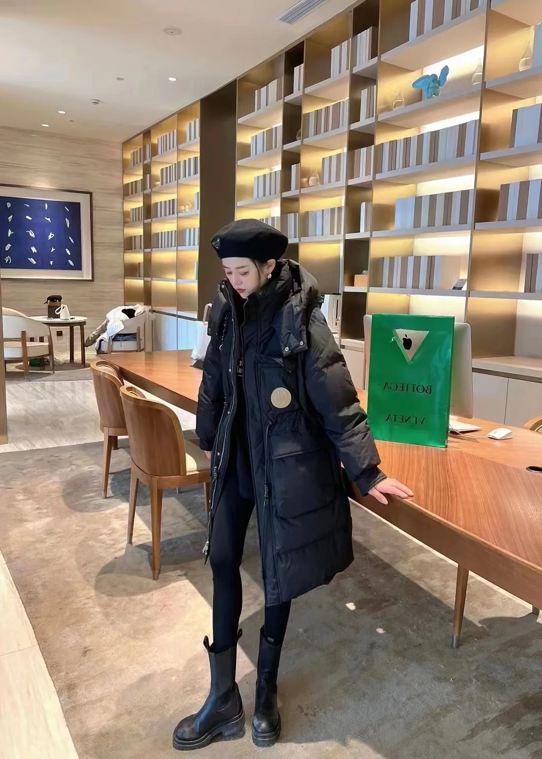 Round label new down jacket medium long thickened fashion loose large white duck Korean Dongdaemun
Round label new down jacket medium long thickened fashion loose large white duck Korean Dongdaemun