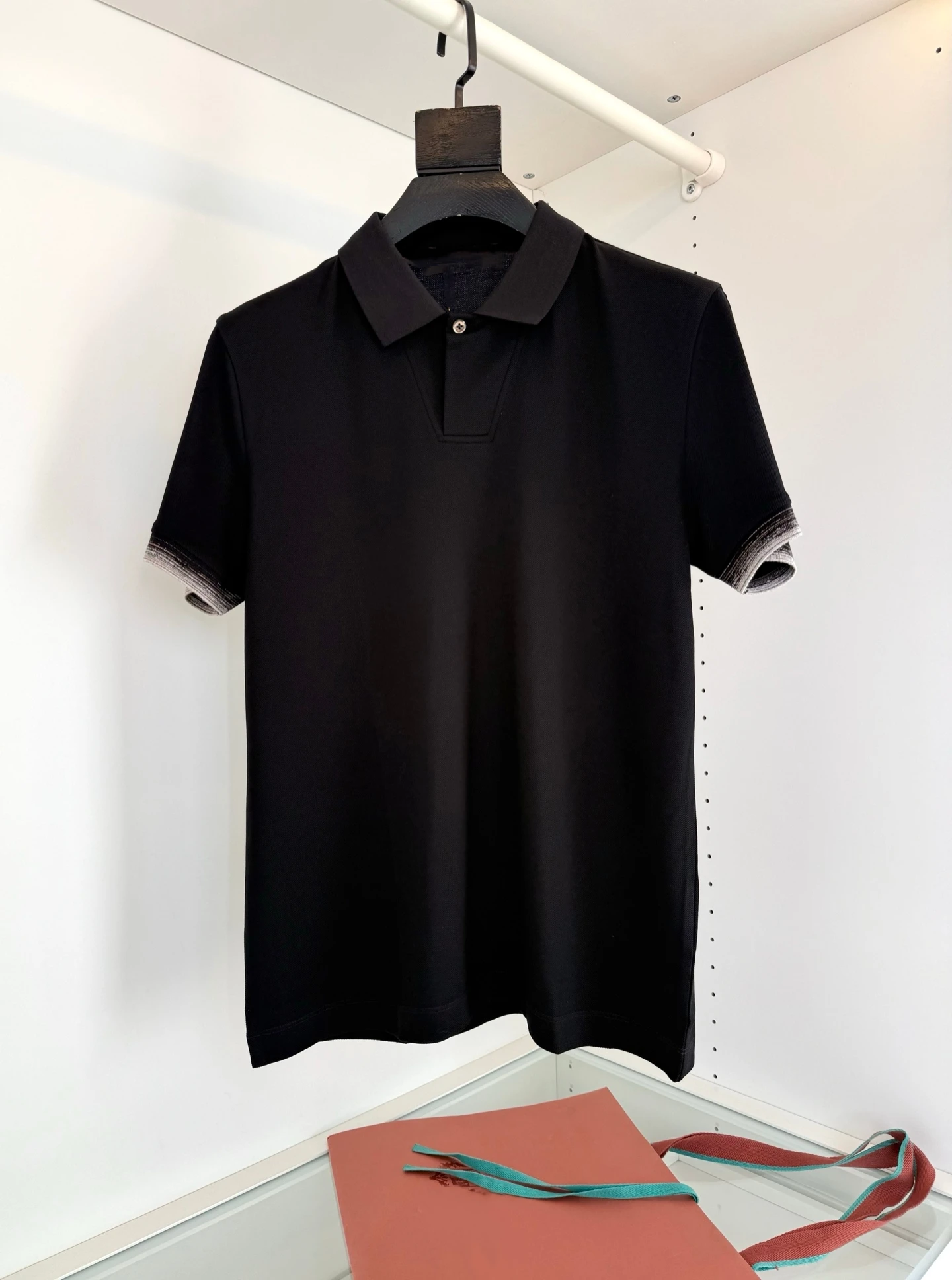 Italian Style Men's Shirt Single Button Short Sleeve Turn-down Collar Slim Fit Knitted Casual Fashion Business Shirt
Italian Style Men's Shirt Single Button Short Sleeve Turn-down Collar Slim Fit Knitted Casual Fashion Business Shirt