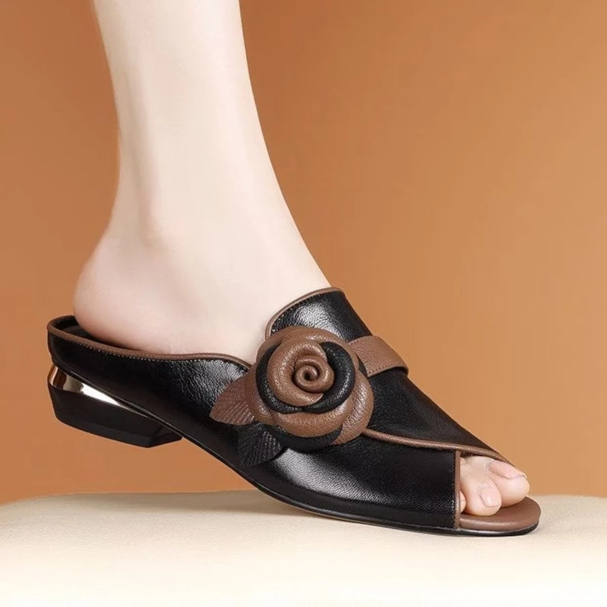 Women Low Heel Real Leather Flower Peep Toe Slippers Summer New Soft sole Non Slip Patchwork Fashionable Outdoor Slippers Sandal
Women Low Heel Real Leather Flower Peep Toe Slippers Summer New Soft sole Non Slip Patchwork Fashionable Outdoor Slippers Sandal