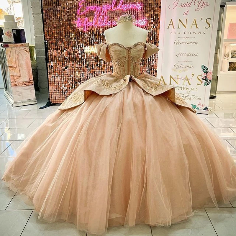 Champagne 2023 Quinceanera Dresses Sweet Beads Appliqué Off The Shoulder Princess Girls 16 17 Birthday Gowns Party Dress
Champagne 2023 Quinceanera Dresses Sweet Beads Appliqué Off The Shoulder Princess Girls 16 17 Birthday Gowns Party Dress