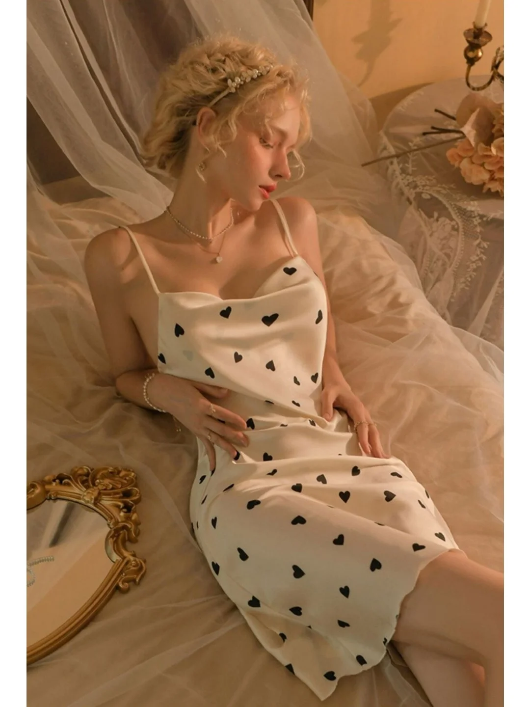 Elegant Heart Print Chemise Nightgown Women Summer Ice Silk Thin Neck Design Home Sleepwear Dress Large Size Comfortable
Elegant Heart Print Chemise Nightgown Women Summer Ice Silk Thin Neck Design Home Sleepwear Dress Large Size Comfortable