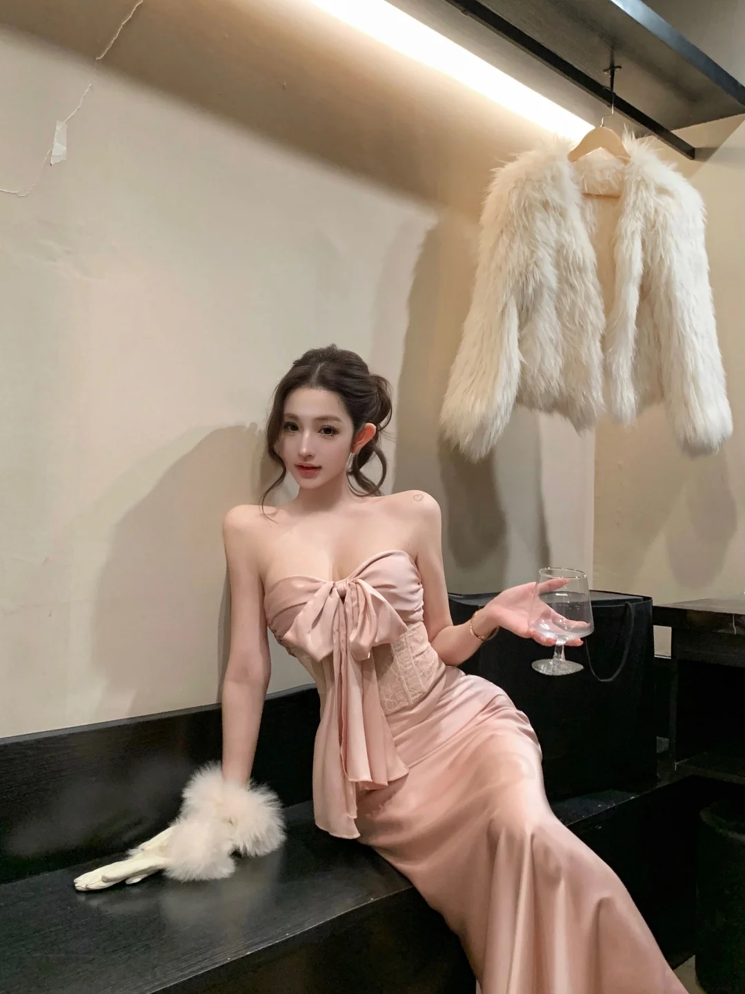 Silk Satin Fish Tail Skirt And Lace Bustier Two Piece Set for Women High Waist Knot Pure Desire Style Summer Outfit
Silk Satin Fish Tail Skirt And Lace Bustier Two Piece Set for Women High Waist Knot Pure Desire Style Summer Outfit