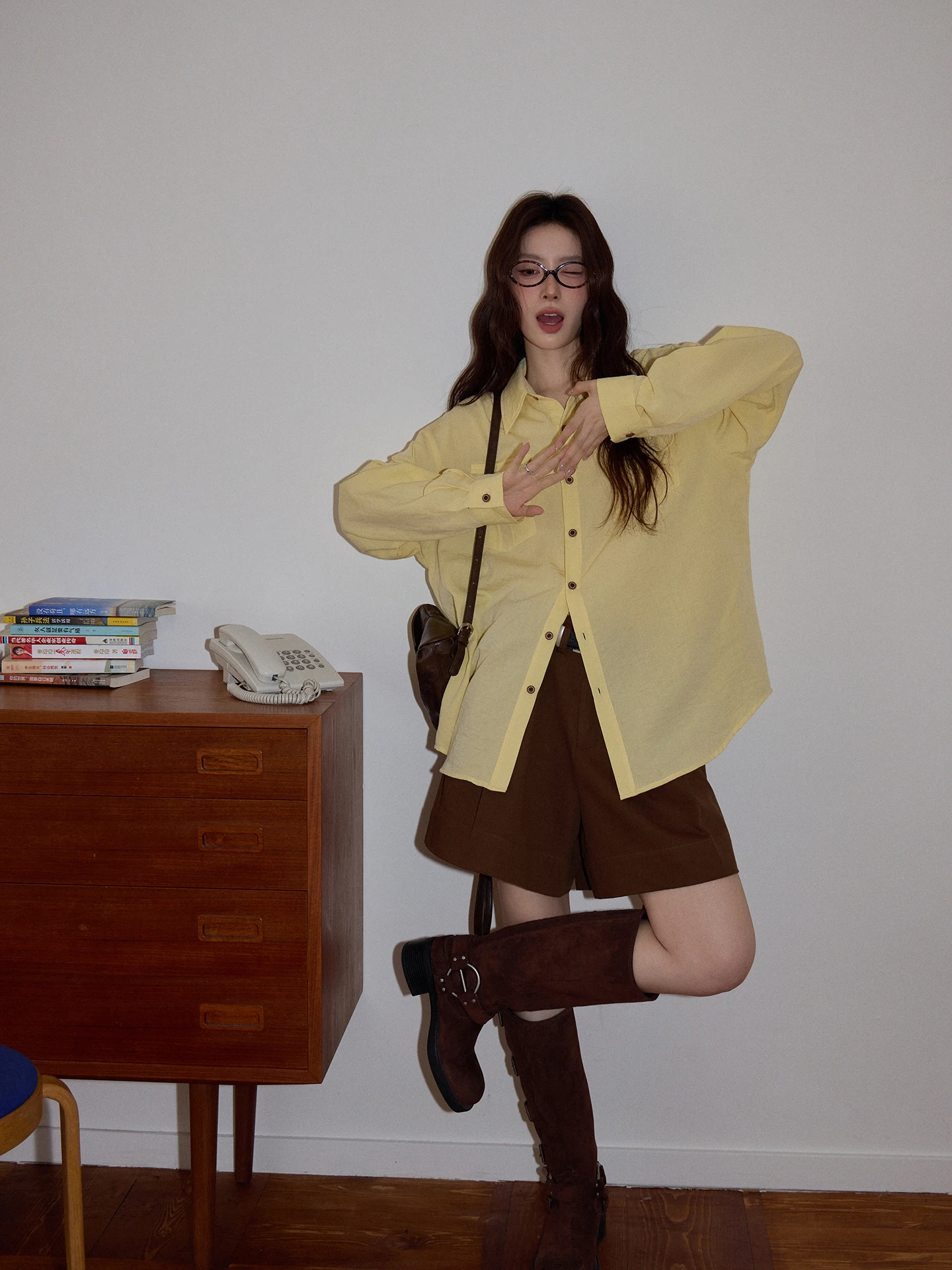 Повседневный свободный женский кардиган с воротником, желтый, в американском ретро-стиле, весенняя верхняя одежда, удобный, простой дизайн
Повседневный свободный женский кардиган с воротником, желтый, в американском ретро-стиле, весенняя верхняя одежда, удобный, простой дизайн