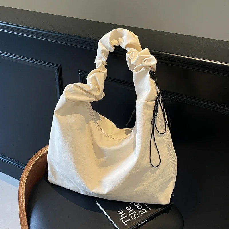 2025 Высококачественные тканевые сумки-тоут большой вместимости, однотонные сумки на молнии, простые универсальные темпераментные сумки на плечо и через плечо для женщин
2025 Высококачественные тканевые сумки-тоут большой вместимости, однотонные сумки на молнии, простые универсальные темпераментные сумки на плечо и через плечо для женщин