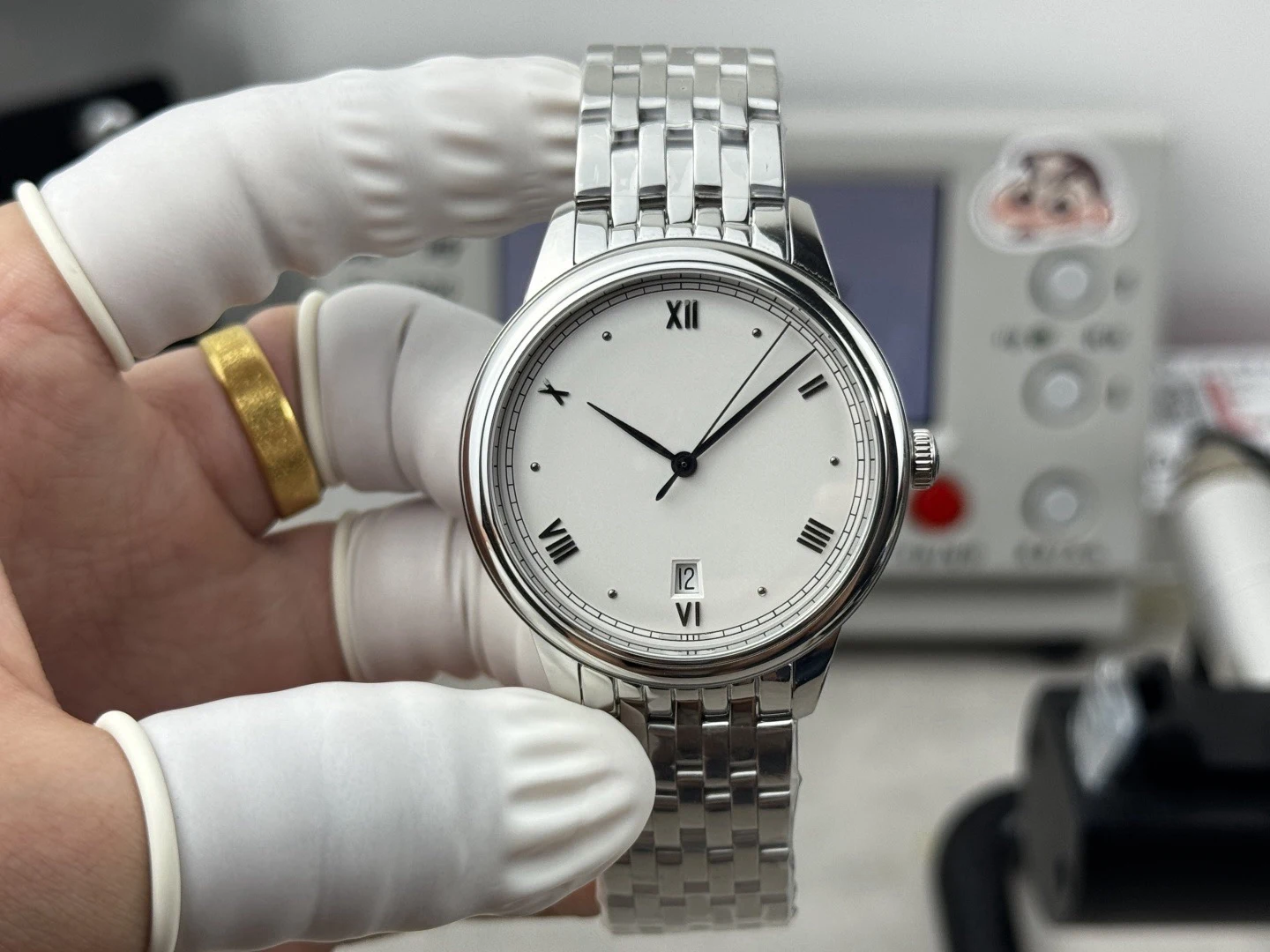 Customized watch, 40mm, sapphire glass mirror, customized integrated movement, stainless steel strap
Customized watch, 40mm, sapphire glass mirror, customized integrated movement, stainless steel strap