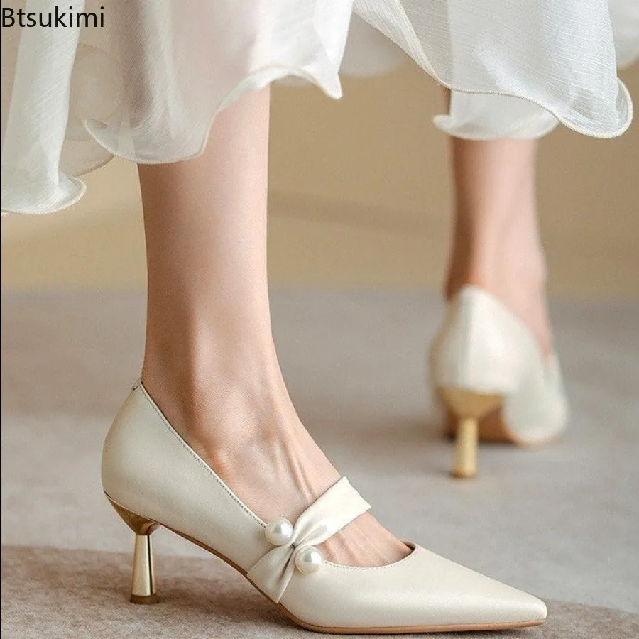 New 2025 Spring Women's Fairy Style 6CM High Heels Pointed Wedding Pumps for Women Niche High-end Pearl Belt Ladies Heel Shoes
New 2025 Spring Women's Fairy Style 6CM High Heels Pointed Wedding Pumps for Women Niche High-end Pearl Belt Ladies Heel Shoes