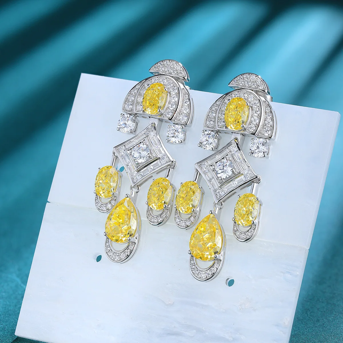 S925 Серебряные серьги с желтыми бриллиантами и высоким углем, женские вечерние серьги-капли, ювелирные изделия в подарок
S925 Серебряные серьги с желтыми бриллиантами и высоким углем, женские вечерние серьги-капли, ювелирные изделия в подарок