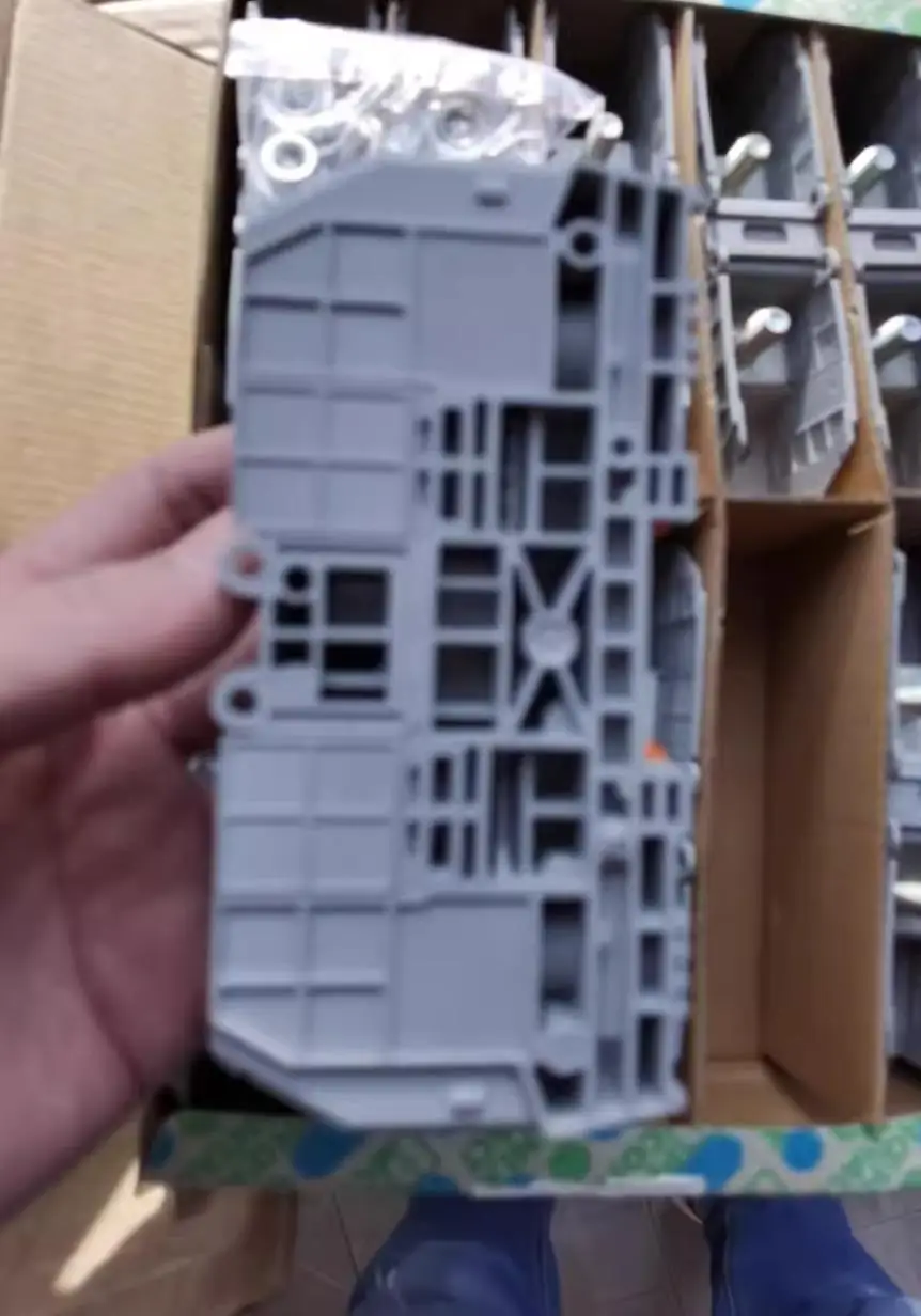 AC Terminal Block Phoenix Style Terminal Block Terminal Strip For Huawei Grid-Tied Inverter
AC Terminal Block Phoenix Style Terminal Block Terminal Strip For Huawei Grid-Tied Inverter