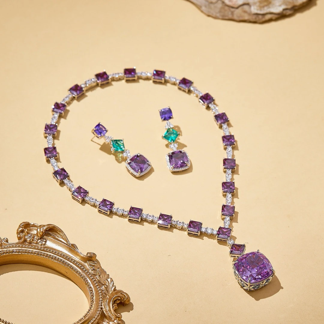 Модные комплекты ювелирных изделий с инкрустацией AAA кубический циркон для женщин, вечерние фиолетовый цвет, квадратный кулон, ожерелье, серьги-капли
Модные комплекты ювелирных изделий с инкрустацией AAA кубический циркон для женщин, вечерние фиолетовый цвет, квадратный кулон, ожерелье, серьги-капли