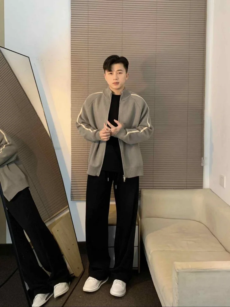 Мужской спортивный кардиган American Sle: осенне-зимний, элегантный, премиум-класса, на молнии, вязаный свитер
Мужской спортивный кардиган American Sle: осенне-зимний, элегантный, премиум-класса, на молнии, вязаный свитер