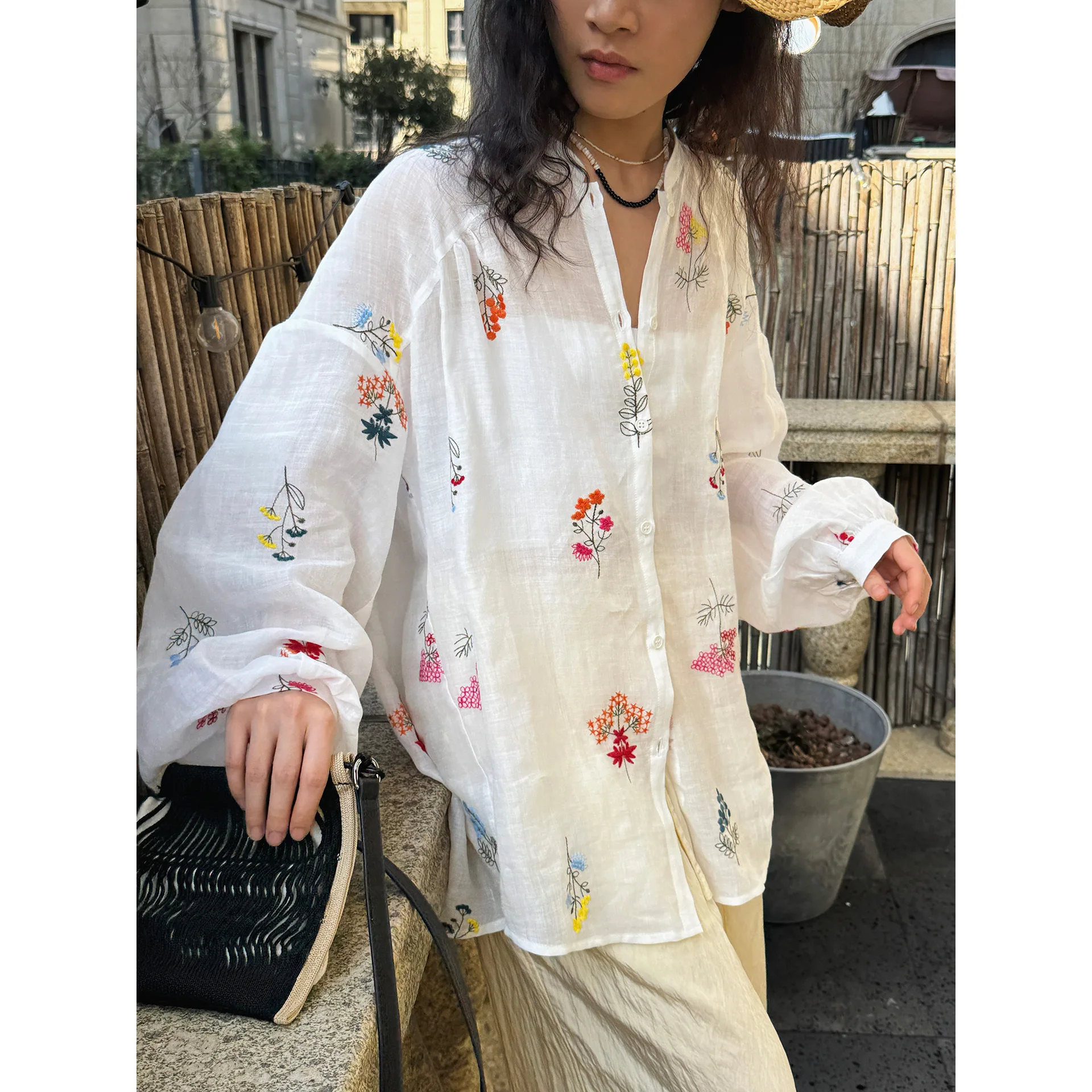 Spring and summer women's casual solid color V-neck long sleeved embroidered decoration loose shirt
Spring and summer women's casual solid color V-neck long sleeved embroidered decoration loose shirt