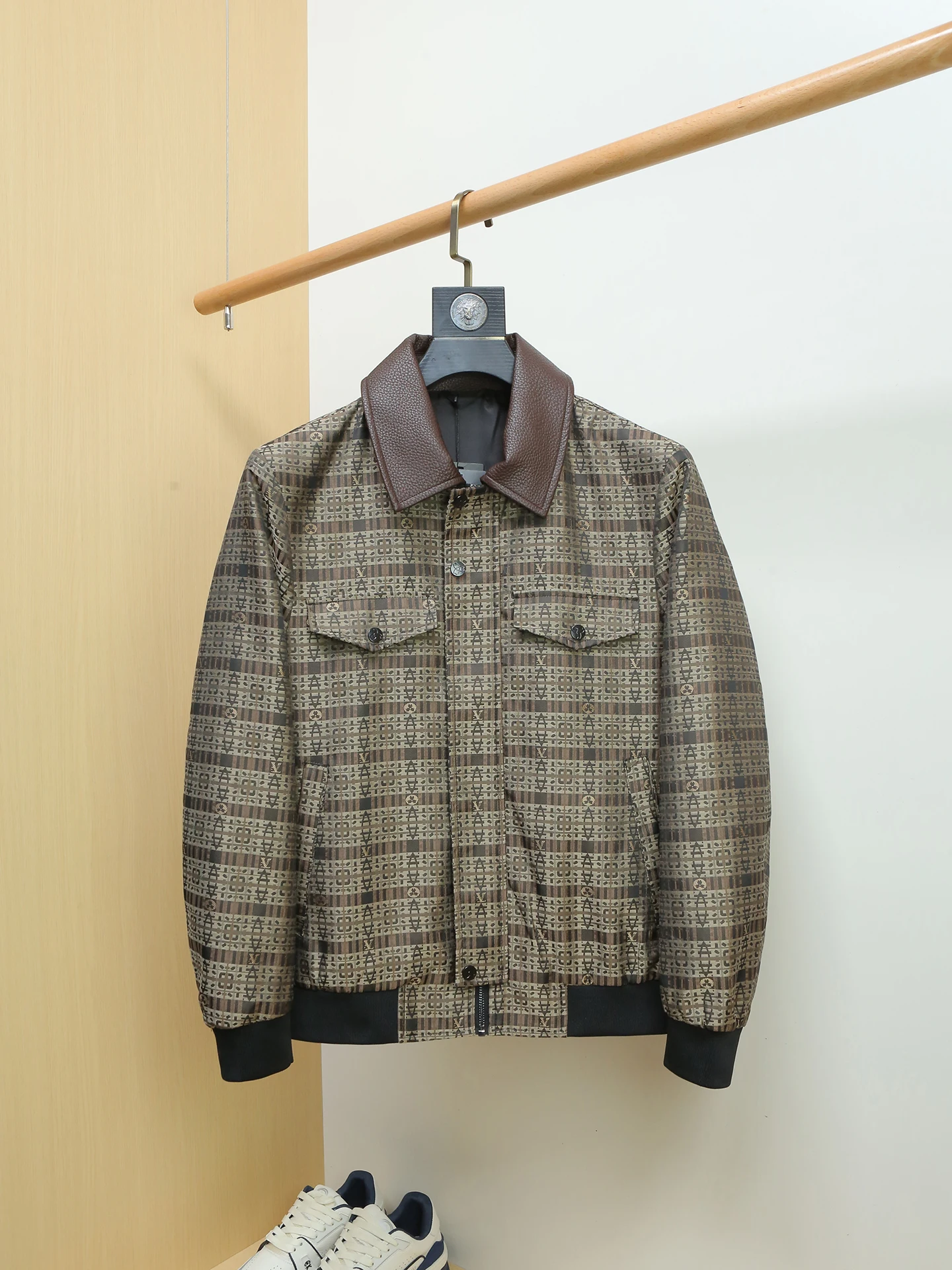 Casual Plaid Jaet Men's Slim Fit Spring Autumn Thin Sle Faionable Outerwear Breathable Polyester Long Sve Button Decor
Casual Plaid Jaet Men's Slim Fit Spring Autumn Thin Sle Faionable Outerwear Breathable Polyester Long Sve Button Decor