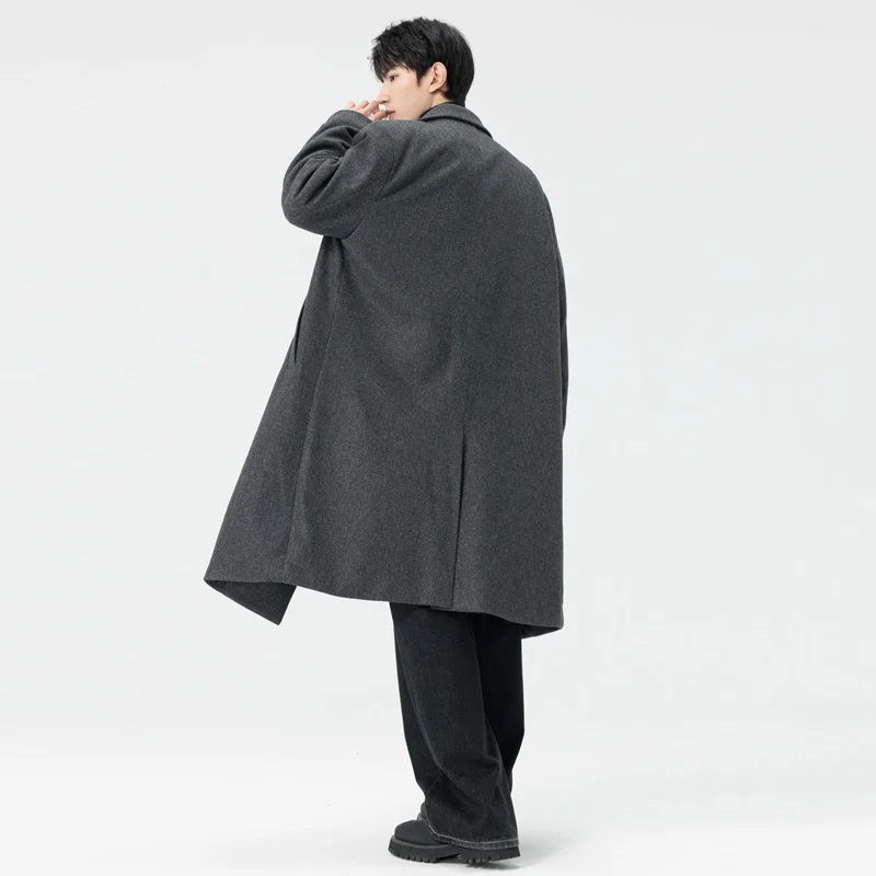 Мужское пальто из шерстяной смеси в клетку с перекрестным узором
Мужское пальто из шерстяной смеси в клетку с перекрестным узором