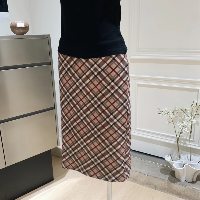 Women's Summer Elegant High Waist Back Split Knee Length Skirt Lady Vintage Streetwear Office Wear Slim Skirt
Women's Summer Elegant High Waist Back Split Knee Length Skirt Lady Vintage Streetwear Office Wear Slim Skirt