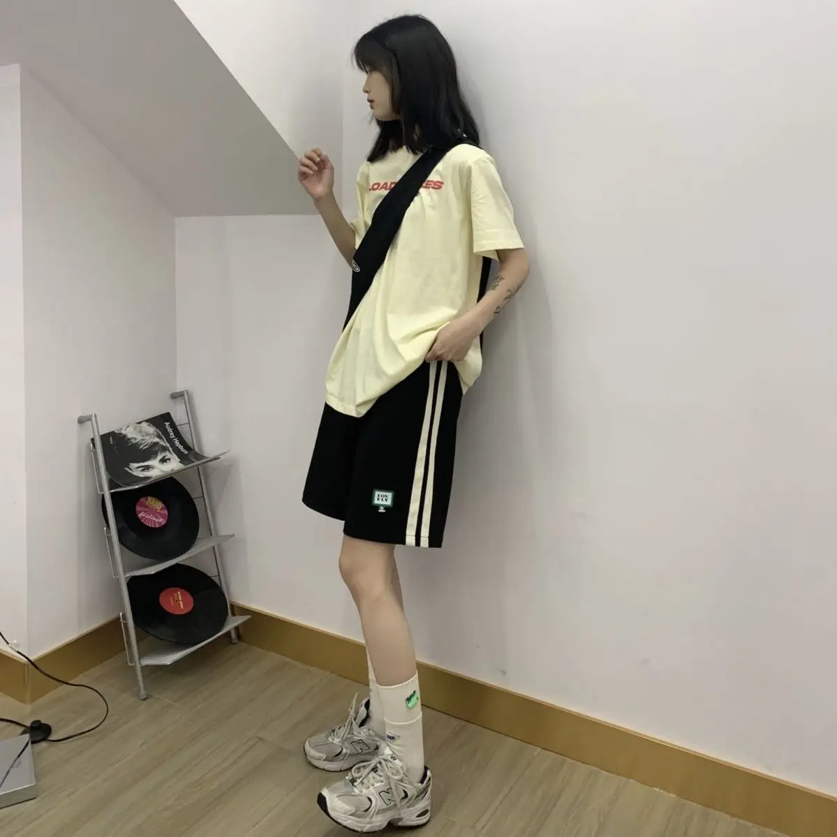 Шорты женские простые повседневные базовые легкие полосатые льняные шорты мягкие удобные с высокой талией повседневный стиль однотонные
Шорты женские простые повседневные базовые легкие полосатые льняные шорты мягкие удобные с высокой талией повседневный стиль однотонные