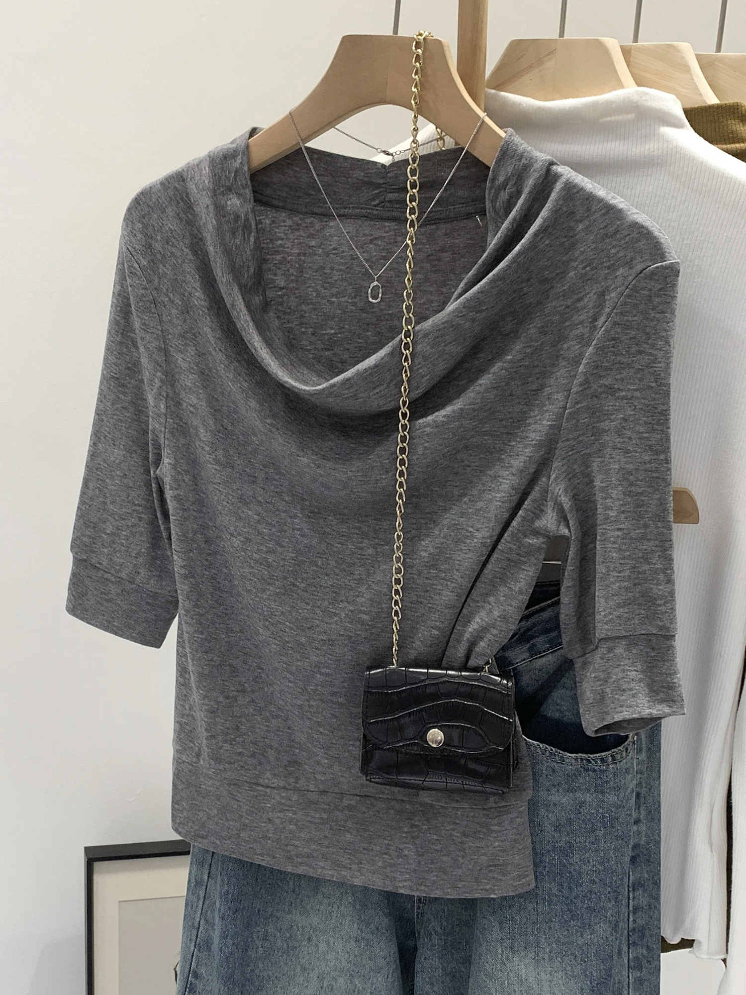 Chic Grey Chic Base Shirt T-Shirt Women's Five Sleeve Inner Wear Autumn 2026 New Style Commute Korean Style Slim Fit Wool Blend
Chic Grey Chic Base Shirt T-Shirt Women's Five Sleeve Inner Wear Autumn 2026 New Style Commute Korean Style Slim Fit Wool Blend