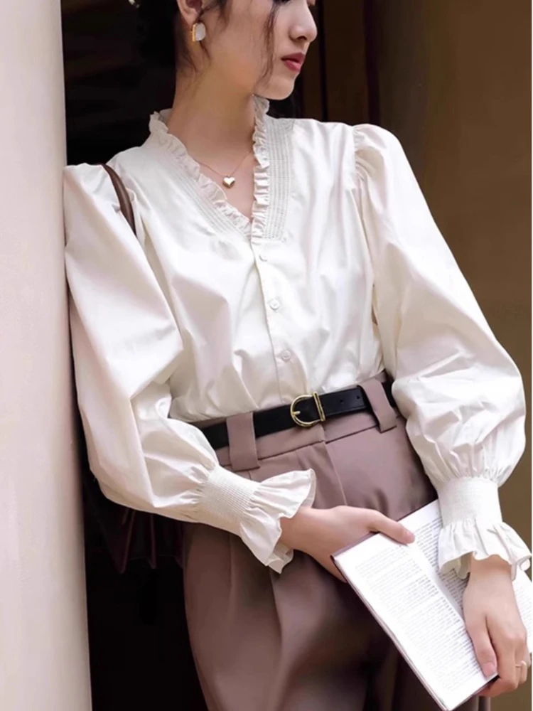 French Vintage Shirts V Neck Flare Sleeve Solid Color Blouse 2025 Spring Autumn New Tops Elegant Simple All Match Women Clothing
French Vintage Shirts V Neck Flare Sleeve Solid Color Blouse 2025 Spring Autumn New Tops Elegant Simple All Match Women Clothing