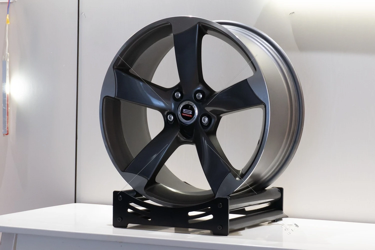 Car Wheel Rotating Display Stand360 Degree Rotating Wheel Display StandAdjustable Size Wheel Rim Display Stand
Car Wheel Rotating Display Stand360 Degree Rotating Wheel Display StandAdjustable Size Wheel Rim Display Stand