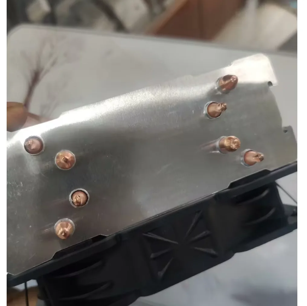 Кулер AVC с четырьмя медными трубками: алюминий + медь, светодиодный вентилятор, скорость 1600±10%, напряжение 12VDC, уровень шума 12-23дБА
Кулер AVC с четырьмя медными трубками: алюминий + медь, светодиодный вентилятор, скорость 1600±10%, напряжение 12VDC, уровень шума 12-23дБА