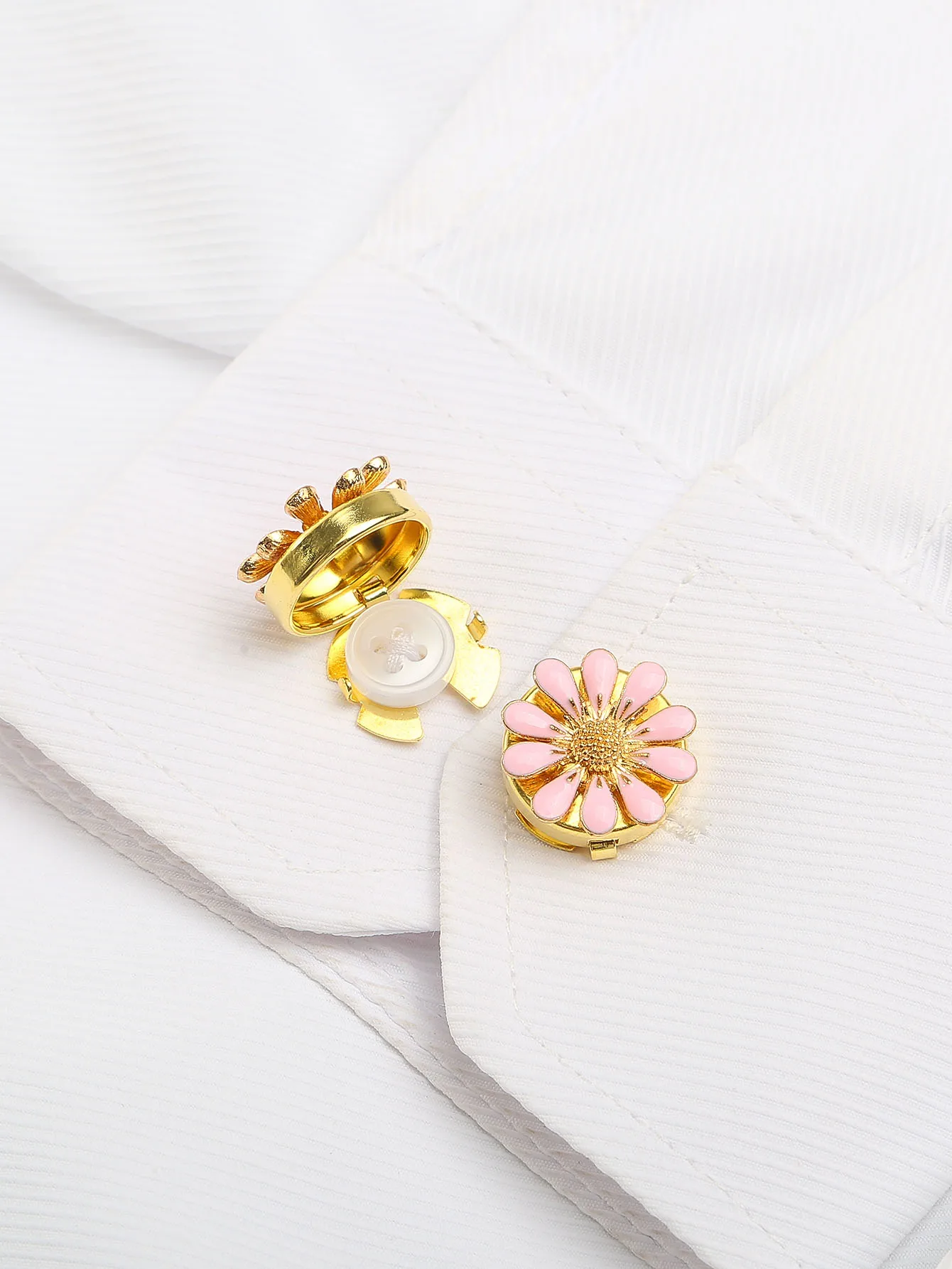 2PCS Shirt Cufflinks Cute Flower Button Cover No Sewing Button Clip for Suit Dress Decoration Button Accessories Festival Gift
2PCS Shirt Cufflinks Cute Flower Button Cover No Sewing Button Clip for Suit Dress Decoration Button Accessories Festival Gift