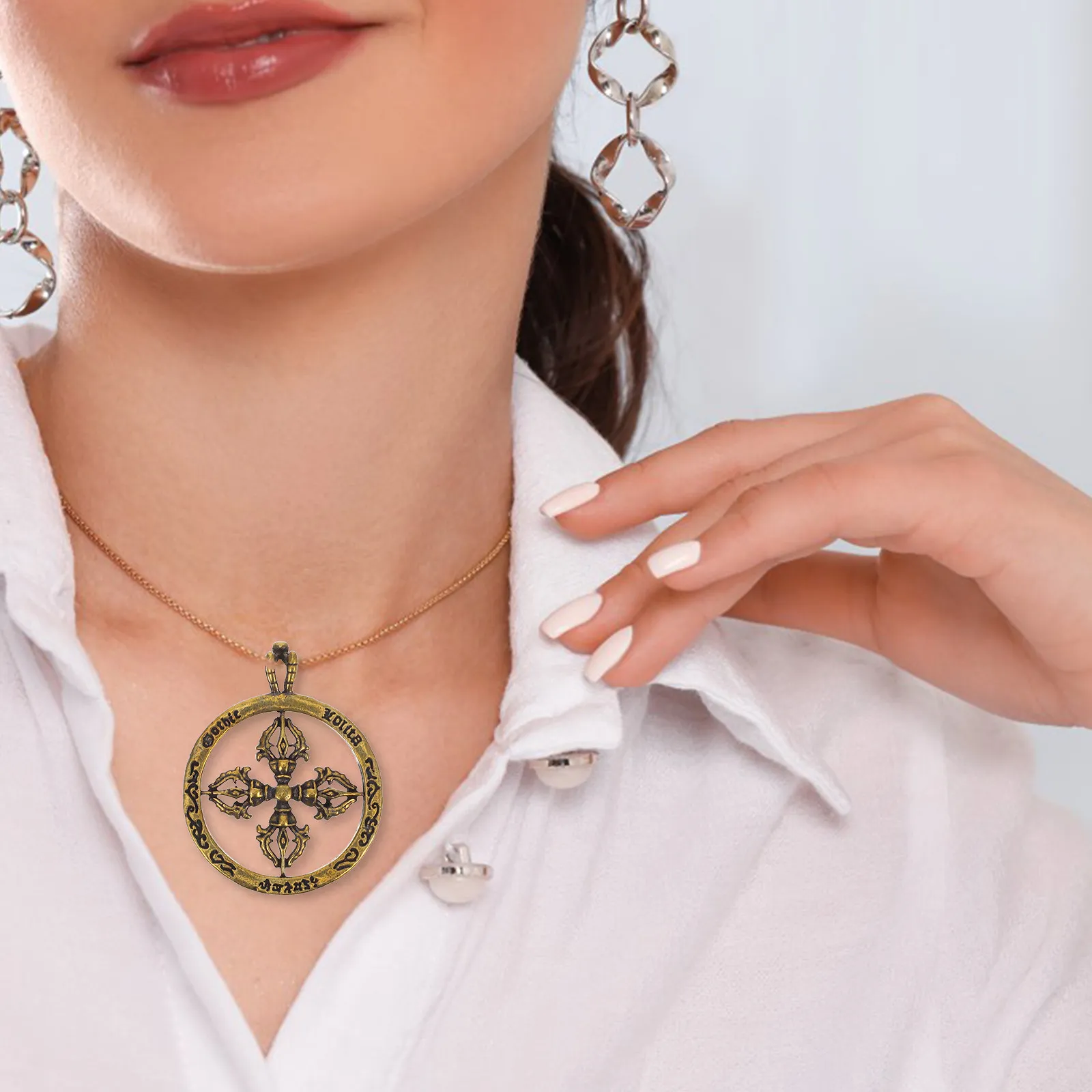 Copper Vajra Pestle Pendant Tibetan Buddhism Symbol of Wisdom Handcrafted Retro Keychain Pendant Necklace Charm Decor
Copper Vajra Pestle Pendant Tibetan Buddhism Symbol of Wisdom Handcrafted Retro Keychain Pendant Necklace Charm Decor