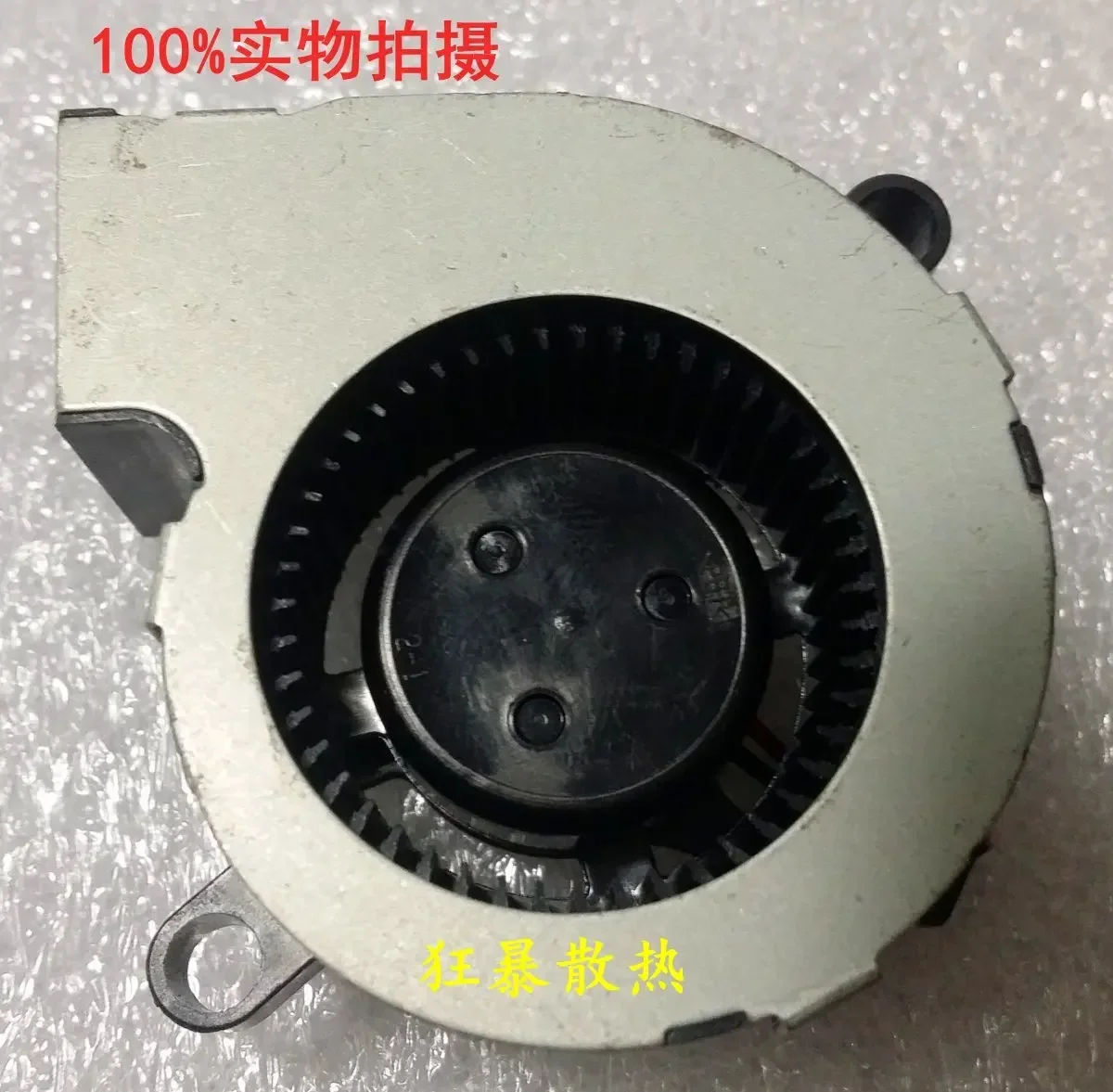 NMB-MAT 04520GA-24L-BA DC 24V 0.07A 45x45x20mm 2-Wire Server Cooling Fan
NMB-MAT 04520GA-24L-BA DC 24V 0.07A 45x45x20mm 2-Wire Server Cooling Fan