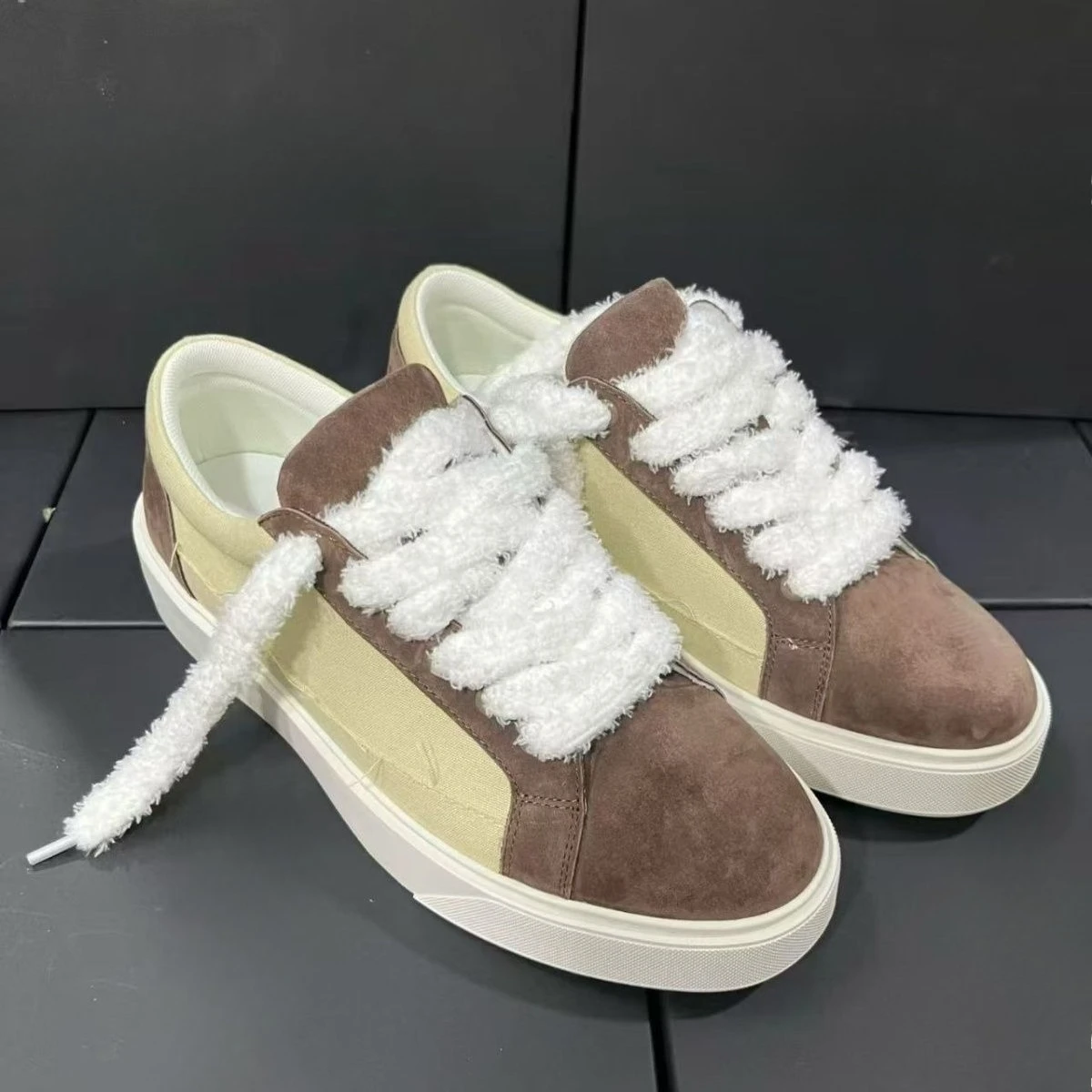 2026 New Fashion Mens Casual Skate Shoes Couple Unisex High End Colorful Dopamine Sneakers
2026 New Fashion Mens Casual Skate Shoes Couple Unisex High End Colorful Dopamine Sneakers