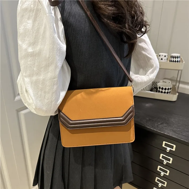 Korean Casual Crossbody Small Black Bag for Women Korean Version Simple Shoulder Retro Hong Kong Style Small Square Bag
Korean Casual Crossbody Small Black Bag for Women Korean Version Simple Shoulder Retro Hong Kong Style Small Square Bag