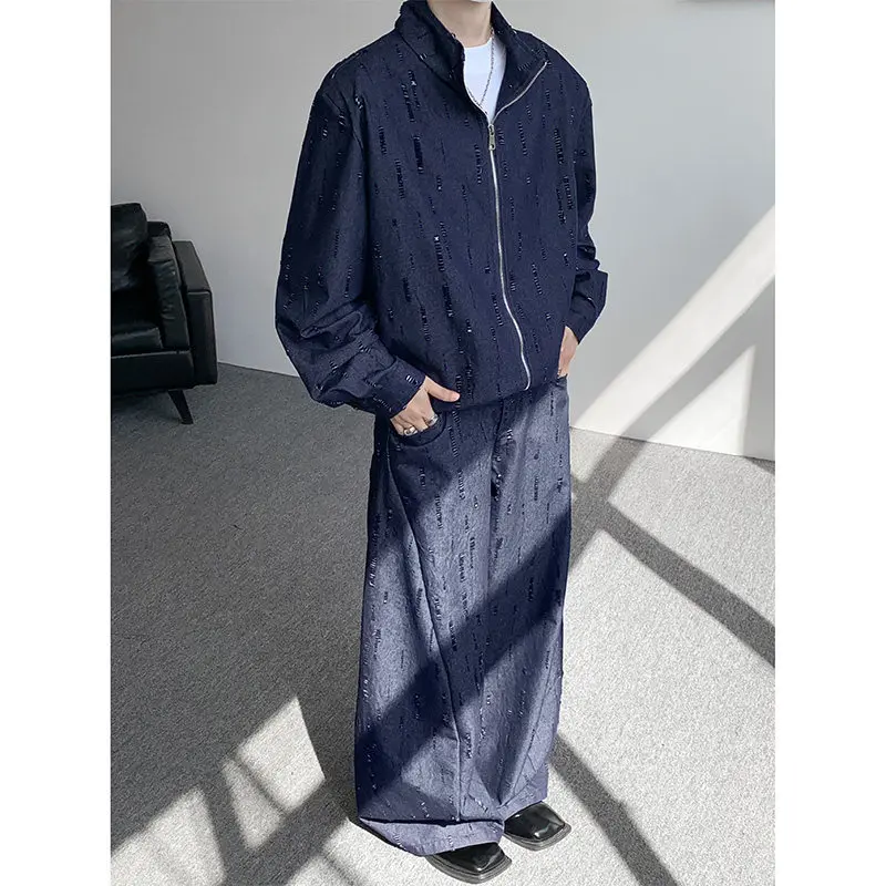 Мужской комплект: свободные джинсы и куртка в стиле casual, для работы и повседневной носки, из хлопка и полиэстера
Мужской комплект: свободные джинсы и куртка в стиле casual, для работы и повседневной носки, из хлопка и полиэстера