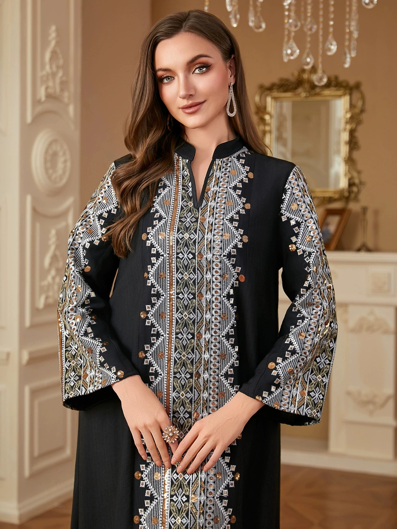 Middle East Dubai Islamic Ramadan Fashion Women's New Arab Robe Heavy Embroidery Splicing Muslim Fashion Dress
Middle East Dubai Islamic Ramadan Fashion Women's New Arab Robe Heavy Embroidery Splicing Muslim Fashion Dress