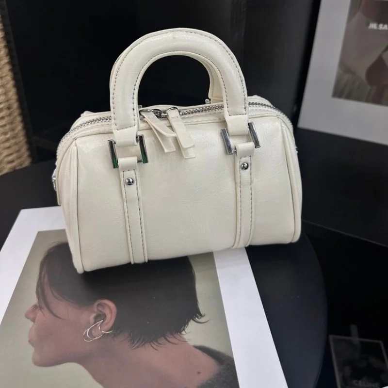 Стильная большая сумка для женщин для отдыха с ремешком через плечо и уникальным логотипом большой емкости с буквами
Стильная большая сумка для женщин для отдыха с ремешком через плечо и уникальным логотипом большой емкости с буквами