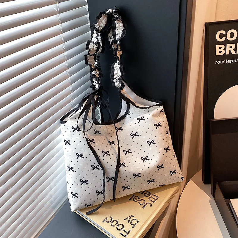 Summer 2025 sweet and cute shoulder bag polka dot bow canvas simple and fashionable commuting handbag for women
Summer 2025 sweet and cute shoulder bag polka dot bow canvas simple and fashionable commuting handbag for women