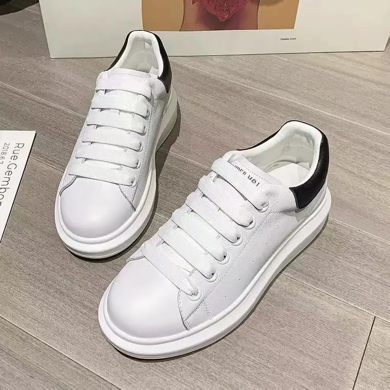 Little white shoes made of ultra-fine leather, high-quality couple style, sports and leisure trendy shoes with thick soles
Little white shoes made of ultra-fine leather, high-quality couple style, sports and leisure trendy shoes with thick soles