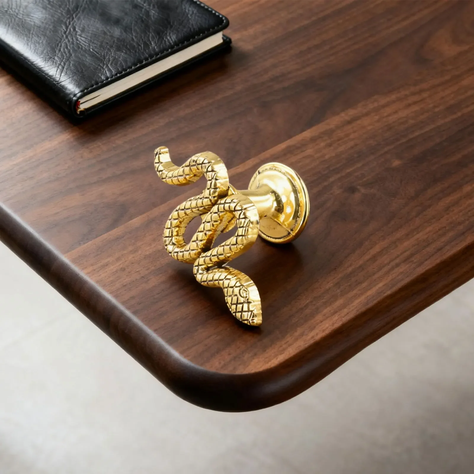 Snake Design Zinc Alloy Furniture Handle For Cabinet And Drawer Doors Reliable Knobs For Children's Room And Home Furniture
Snake Design Zinc Alloy Furniture Handle For Cabinet And Drawer Doors Reliable Knobs For Children's Room And Home Furniture