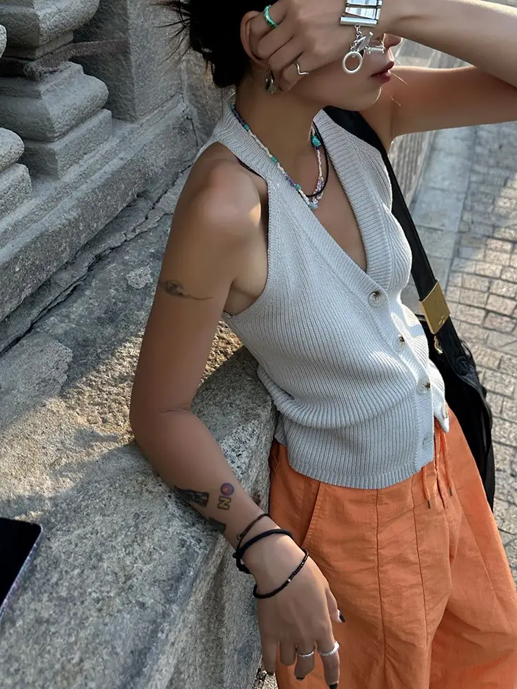 Shpmishal French Cut-Out V-Neck Knit Vest 2024 Summer New Women's Wearable Fitted Sleeveless Top
Shpmishal French Cut-Out V-Neck Knit Vest 2024 Summer New Women's Wearable Fitted Sleeveless Top