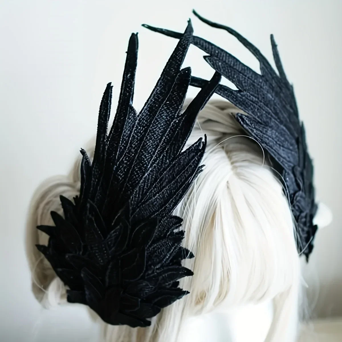 Элегантная черная заколка для волос в виде крыльев ангела из Европы и Америки, темная и блестящая заколка для волос от Yamamoto, напоминающая перья.
Элегантная черная заколка для волос в виде крыльев ангела из Европы и Америки, темная и блестящая заколка для волос от Yamamoto, напоминающая перья.