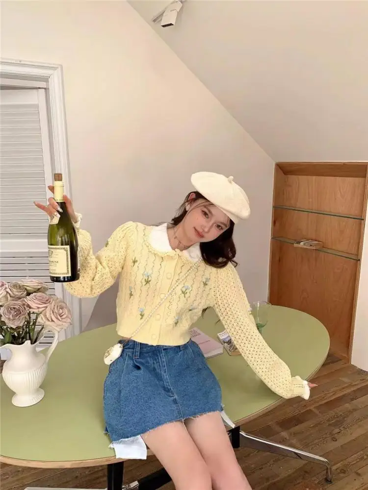 Retro Flowers Crochet Decoration Doll Collar Patchwork Sweater Cardigans For Woman 2023 New Cropped Top Women Korean Y2k Fashion
Retro Flowers Crochet Decoration Doll Collar Patchwork Sweater Cardigans For Woman 2023 New Cropped Top Women Korean Y2k Fashion